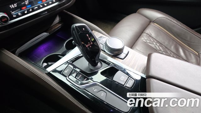 BMW 5-Series 2018 — photo 12