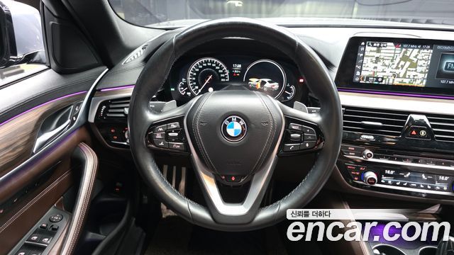 BMW 5-Series 2018 — photo 19