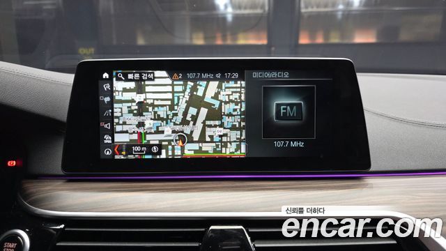 BMW 5-Series 2018 — photo 20