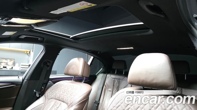 BMW 5-Series 2018 — photo 24