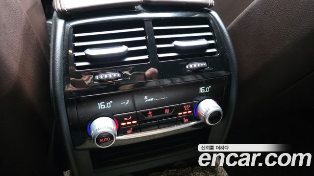 BMW 5-Series 2018 — photo 25
