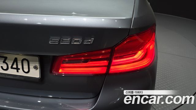 BMW 5-Series 2018 — photo 9