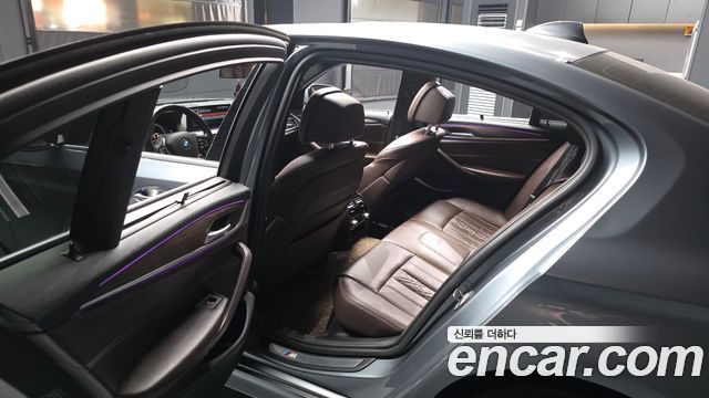 BMW 5-Series 2018 — photo 16