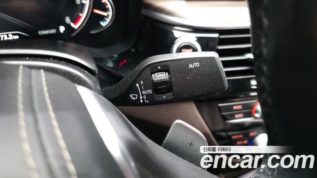 BMW 5-Series 2018 — photo 30