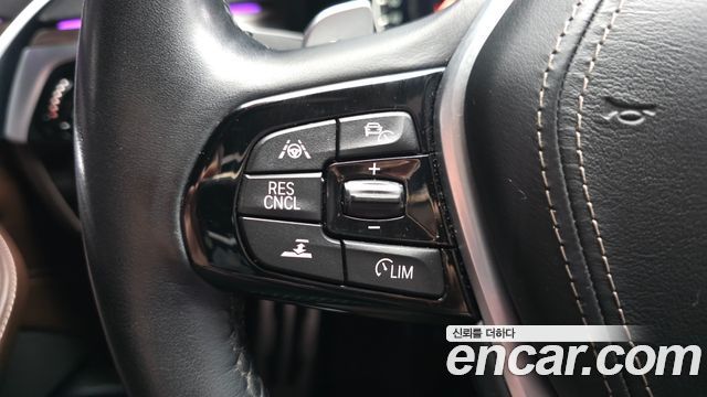 BMW 5-Series 2018 — photo 31