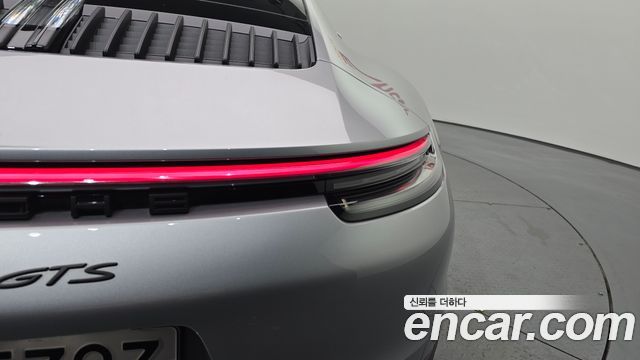 Porsche 911 2024 — photo 9