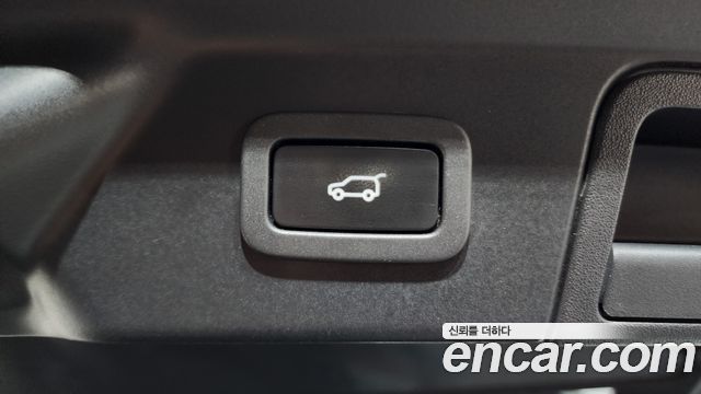 Land Rover Range Rover Velar 2019 — photo 24