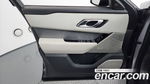 Land Rover Range Rover Velar 2019 — photo 14