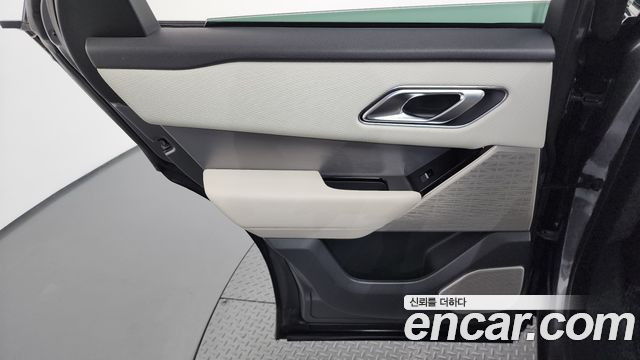 Land Rover Range Rover Velar 2019 — photo 15
