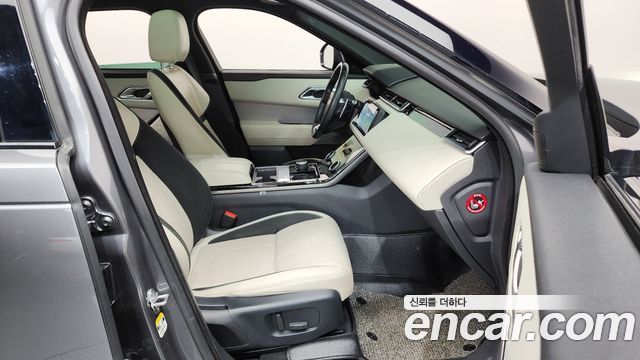 Land Rover Range Rover Velar 2019 — photo 16