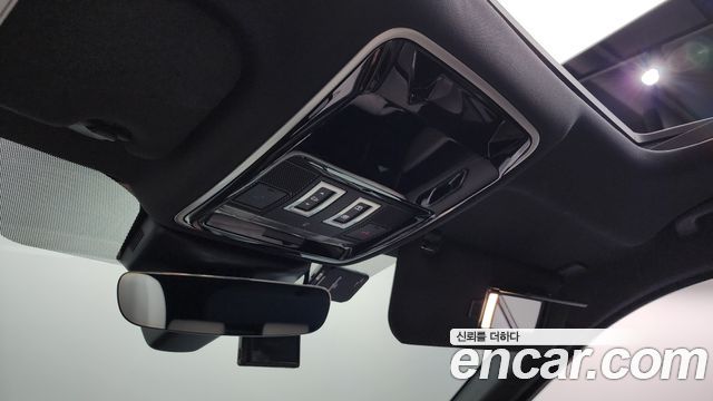 Land Rover Range Rover Velar 2019 — photo 27