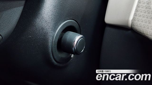 Land Rover Range Rover Velar 2019 — photo 28