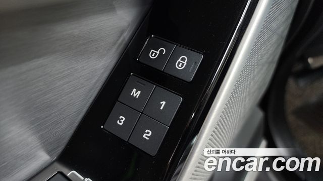 Land Rover Range Rover Velar 2019 — photo 30
