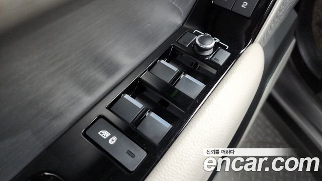 Land Rover Range Rover Velar 2019 — photo 32