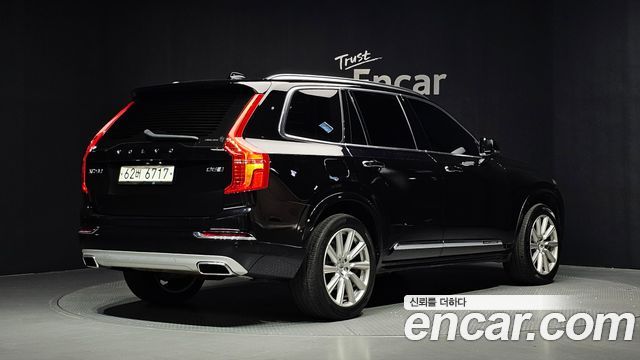 Volvo XC90 2019 — photo 2