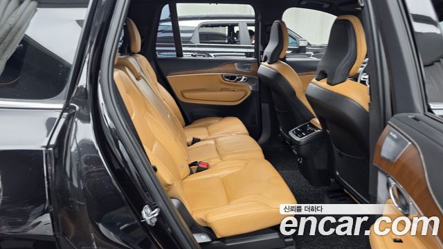 Volvo XC90 2019 — photo 18