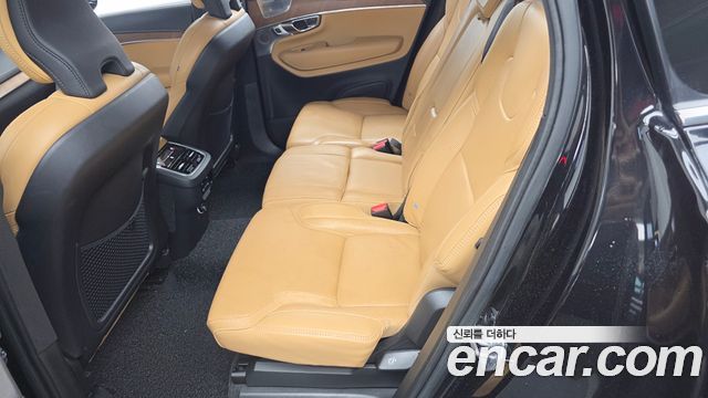 Volvo XC90 2019 — photo 16