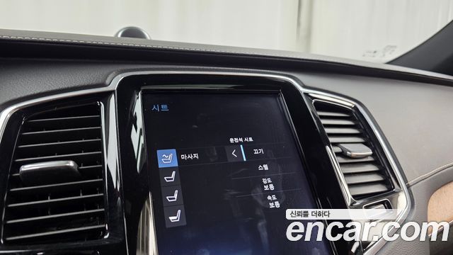Volvo XC90 2019 — photo 30