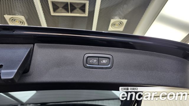 Volvo XC90 2019 — photo 31