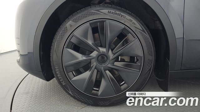Tesla Model Y 2025 — photo 5