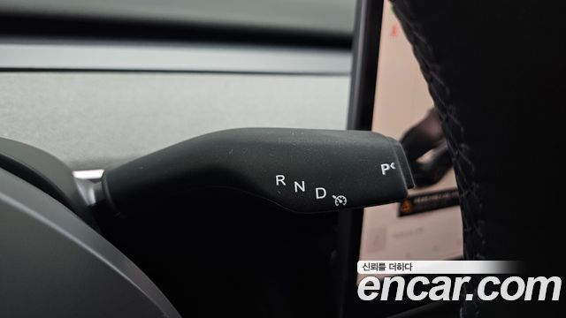 Tesla Model Y 2025 — photo 12