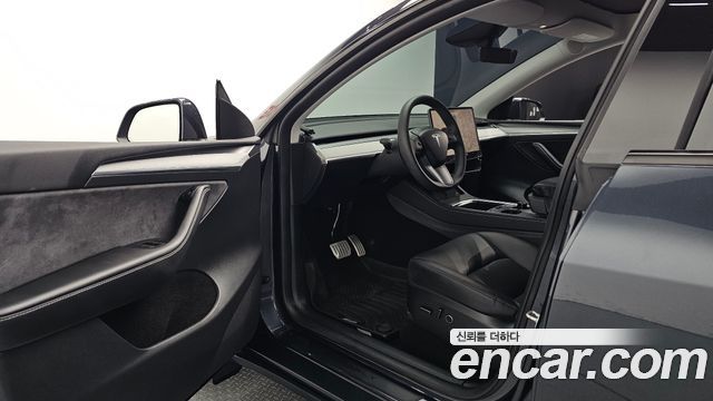 Tesla Model Y 2025 — photo 13