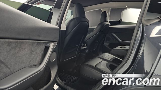 Tesla Model Y 2025 — photo 17