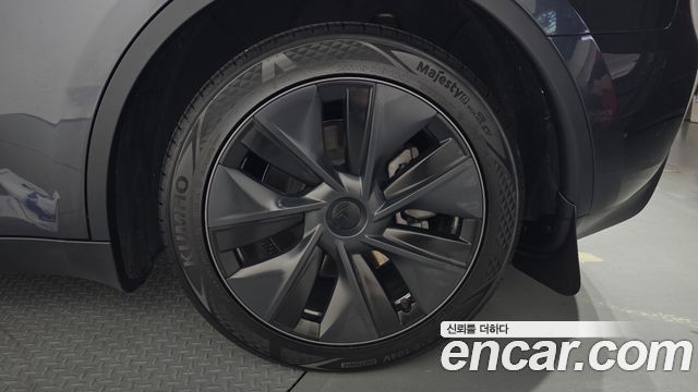 Tesla Model Y 2025 — photo 7
