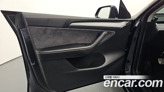 Tesla Model Y 2025 — photo 14
