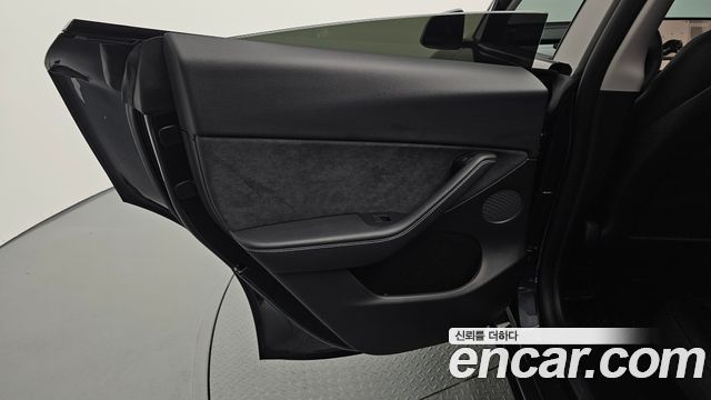 Tesla Model Y 2025 — photo 15