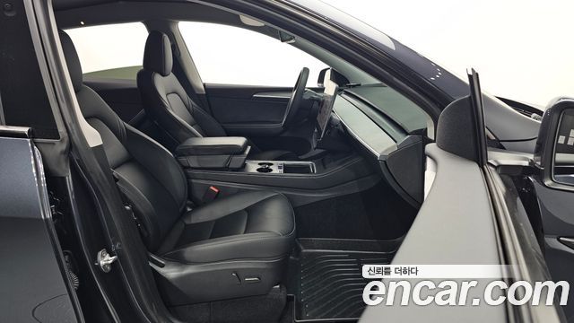 Tesla Model Y 2025 — photo 16