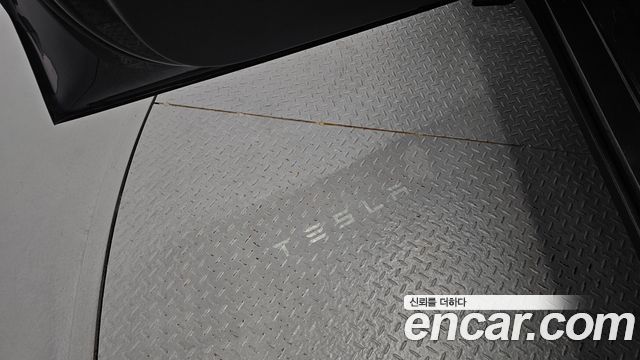 Tesla Model Y 2025 — photo 29