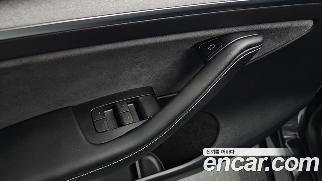 Tesla Model Y 2025 — photo 31