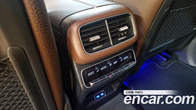 Mercedes-Benz GLE-Class 2025 — photo 12