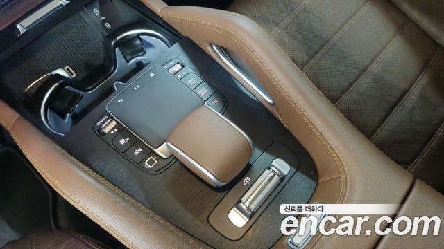 Mercedes-Benz GLE-Class 2025 — photo 13
