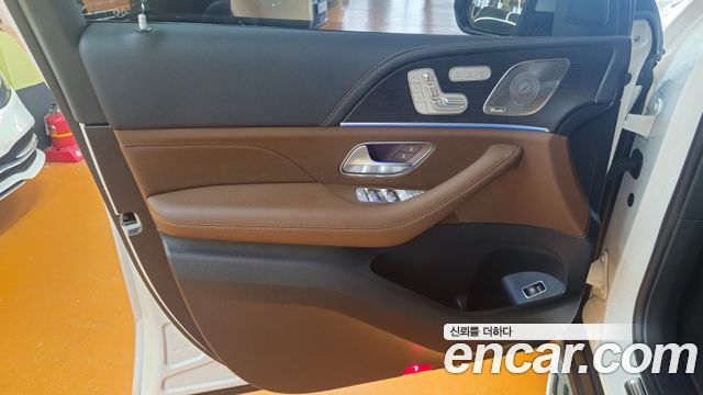 Mercedes-Benz GLE-Class 2025 — photo 14
