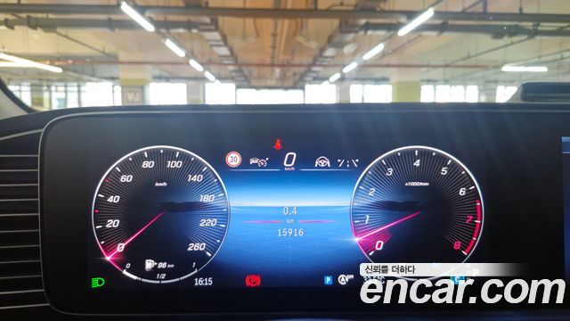 Mercedes-Benz GLE-Class 2025 — photo 16