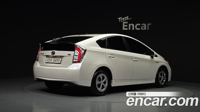 Toyota Prius 2015 — photo 2