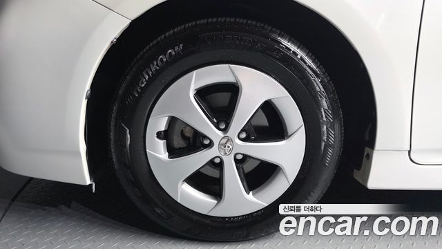 Toyota Prius 2015 — photo 5