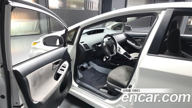 Toyota Prius 2015 — photo 13