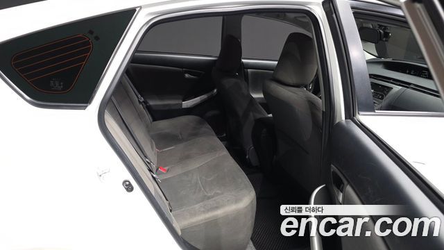 Toyota Prius 2015 — photo 18
