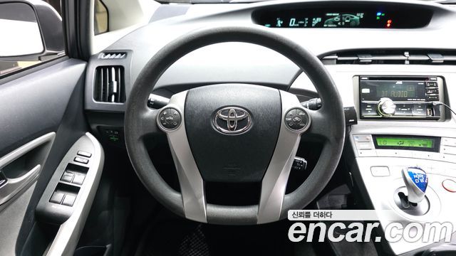 Toyota Prius 2015 — photo 19