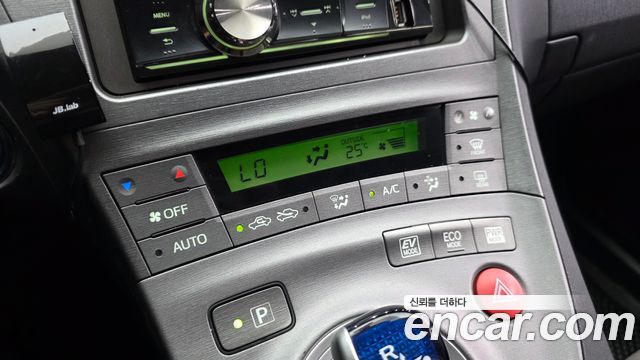 Toyota Prius 2015 — photo 21