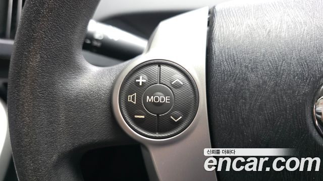 Toyota Prius 2015 — photo 23