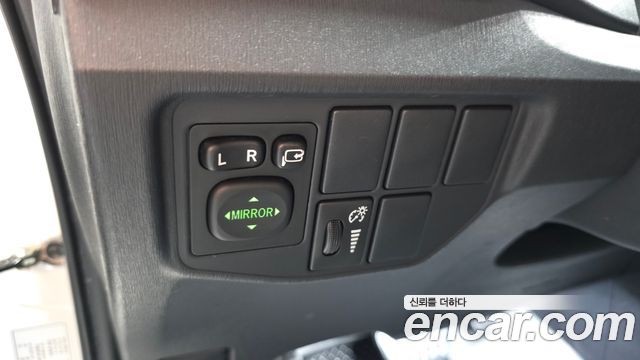 Toyota Prius 2015 — photo 24