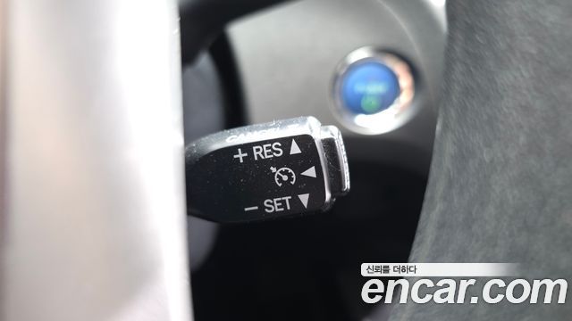 Toyota Prius 2015 — photo 25