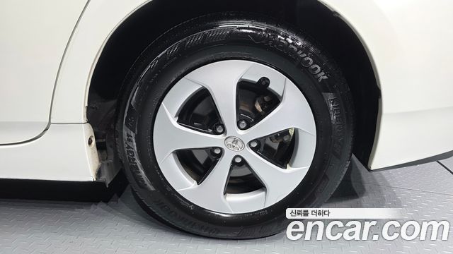 Toyota Prius 2015 — photo 7