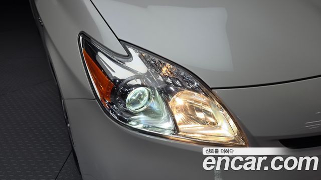 Toyota Prius 2015 — photo 8