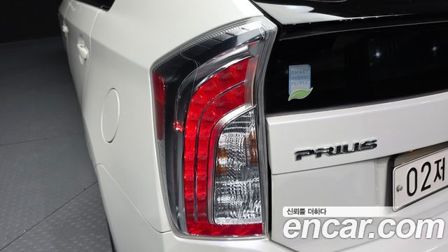 Toyota Prius 2015 — photo 9