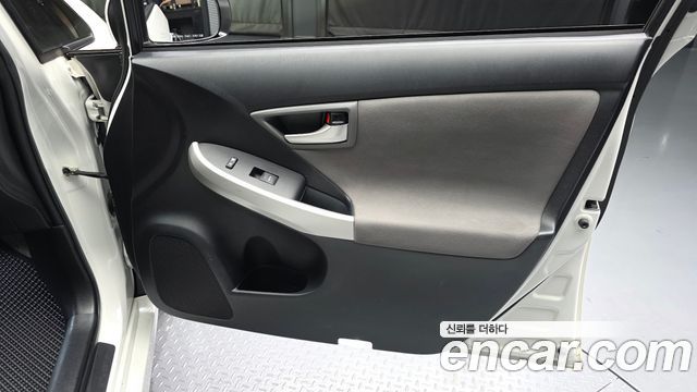 Toyota Prius 2015 — photo 14